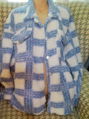 HYFVE BLUE AND WHITE FLEECE OVERSIZED JACKET LARGE GREAT CONDITION